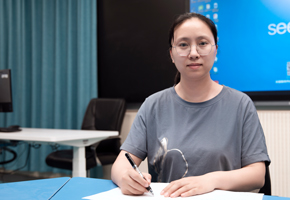 万芳  制药系主任